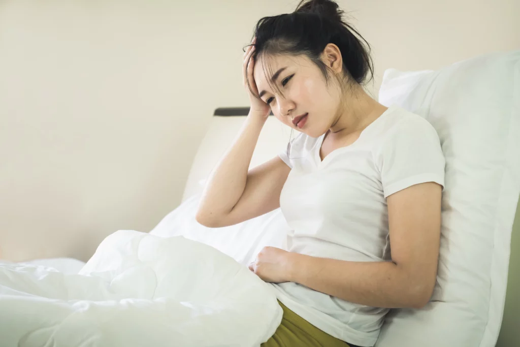 Menstruacinės migrenos arba hormoninio galvos skausmo vaizdas